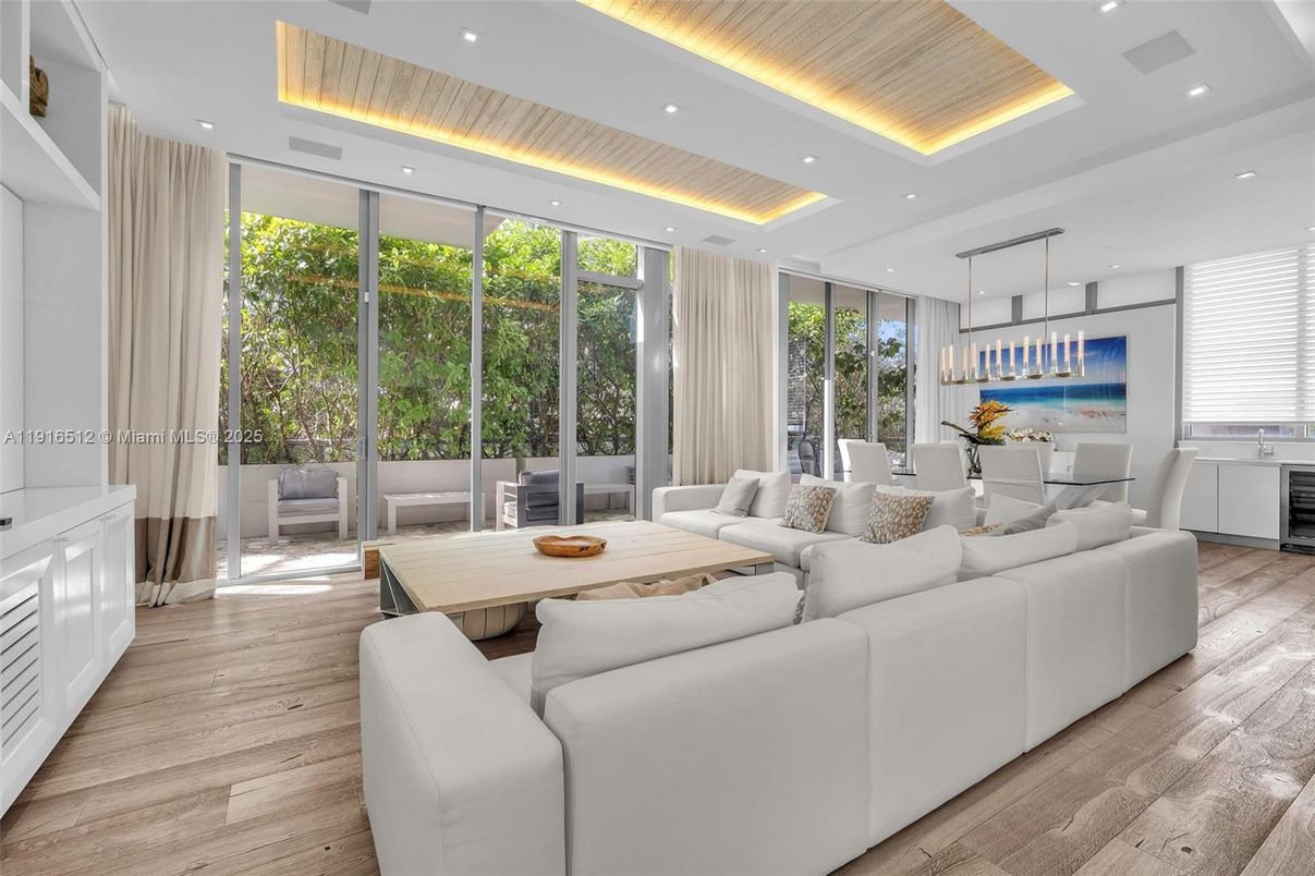 Dining room, Interior, Kitchen, Living room, Pendant Lights, Recessed Lighting, Wood Texture Flooring