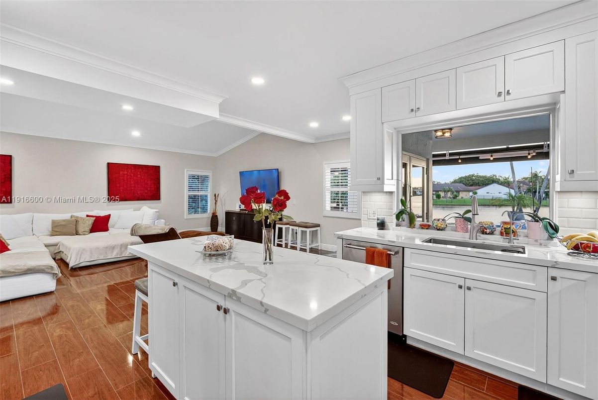 Interior, Kitchen, Living room, Recessed Lighting, Wood Texture Flooring