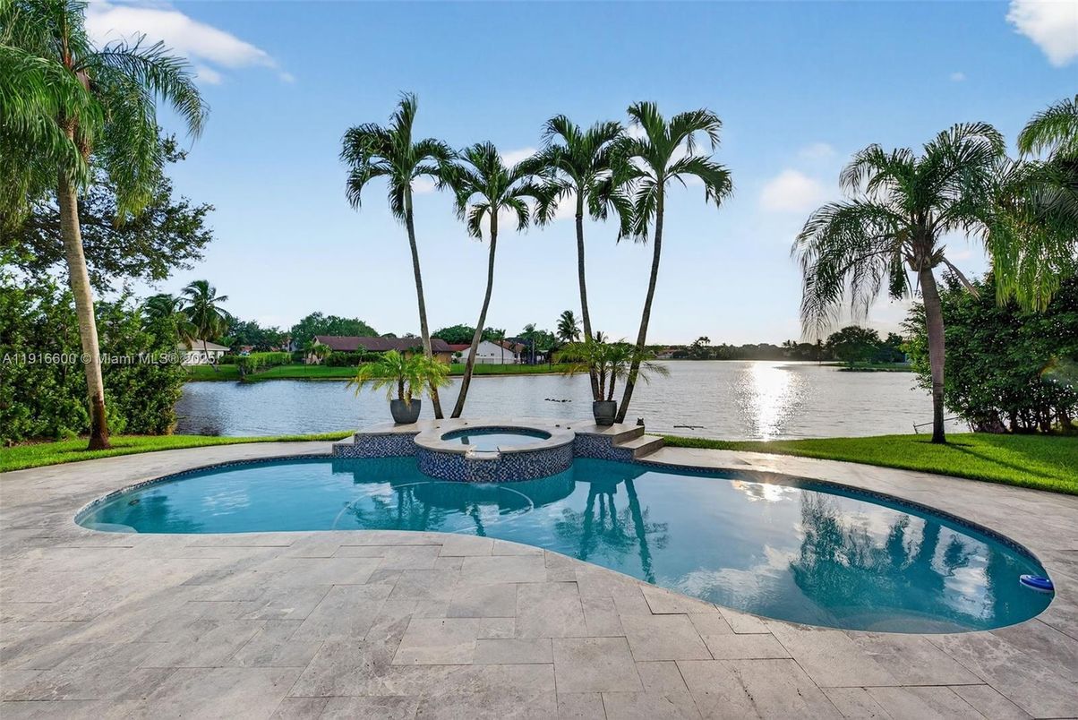 Exterior, Pool, Water