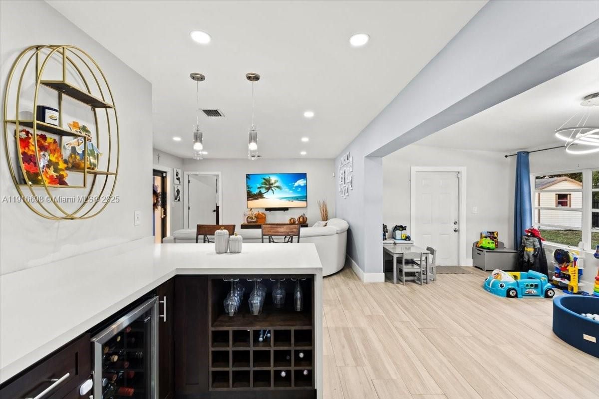 Interior, Living room, Pendant Lights, Recessed Lighting, Wood Texture Flooring