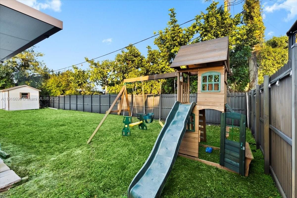 Backyard, Exterior, Playground
