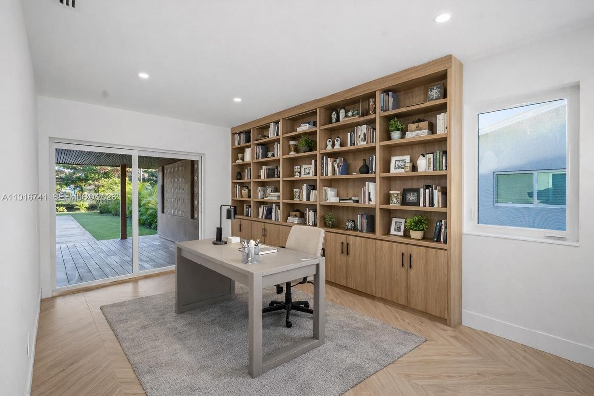 Home Office, Interior, Recessed Lighting, Wood Texture Flooring