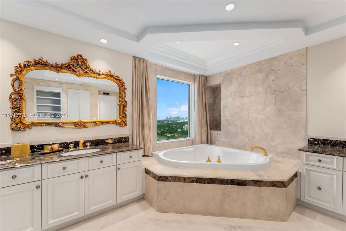 Bathroom, Interior, Recessed Lighting