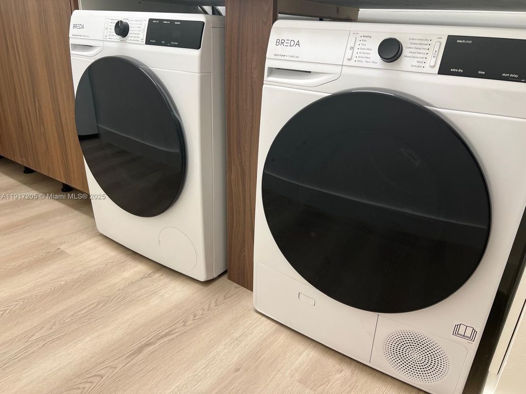 Interior, Utility Closets, Washer, Wood Texture Flooring