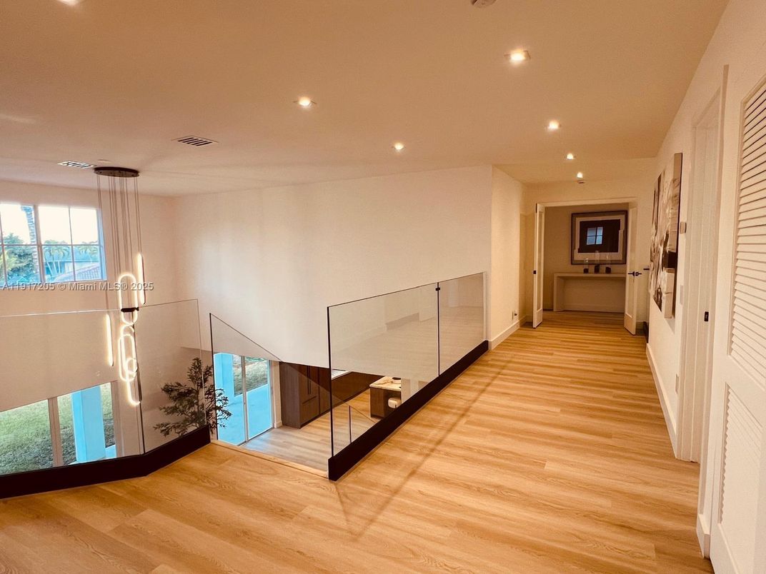 Interior, Pendant Lights, Recessed Lighting, Wood Texture Flooring