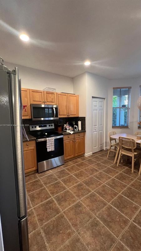 Dining room, Interior, Kitchen, Recessed Lighting, Stainless Steel Appliances