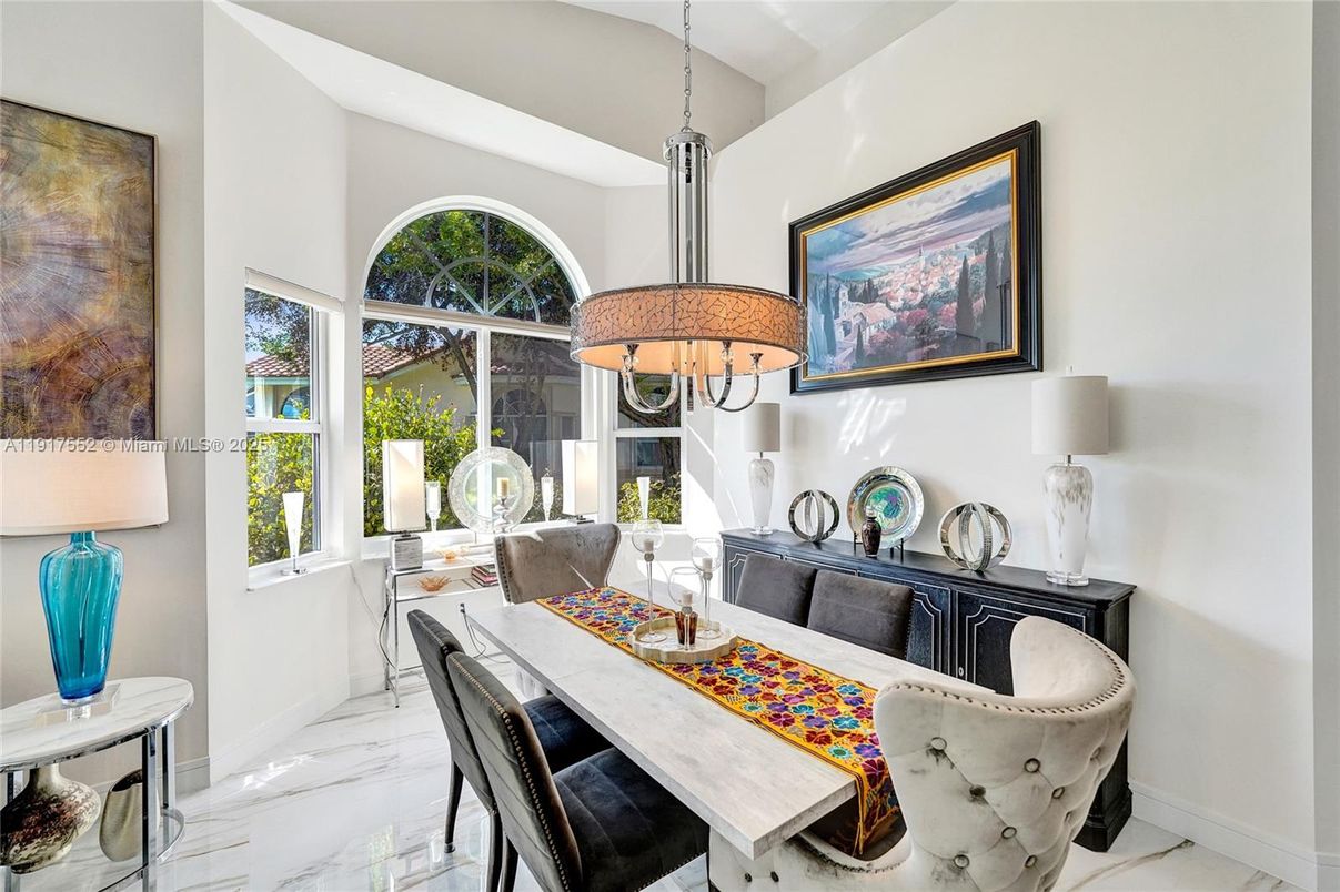 Chandelier, Dining room, Interior, Marble, Pendant Lights