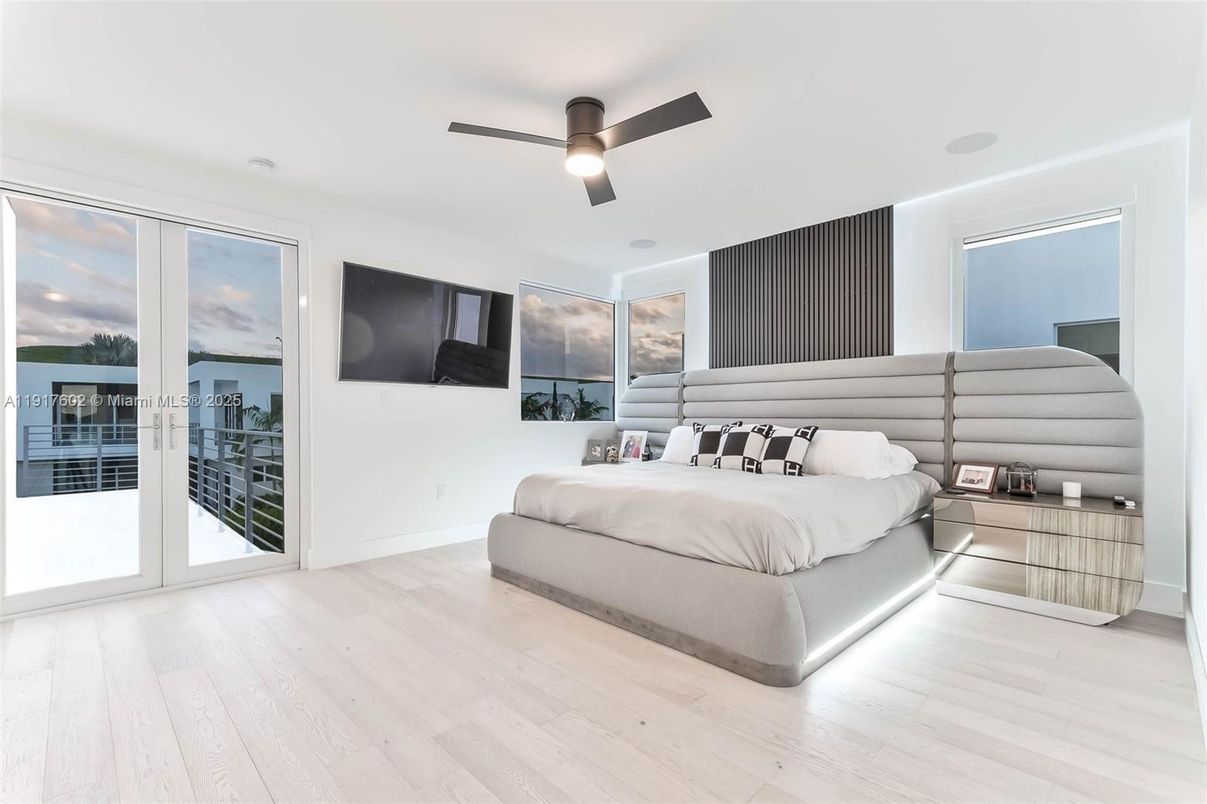 Bedroom, Interior, Water, Wood Texture Flooring