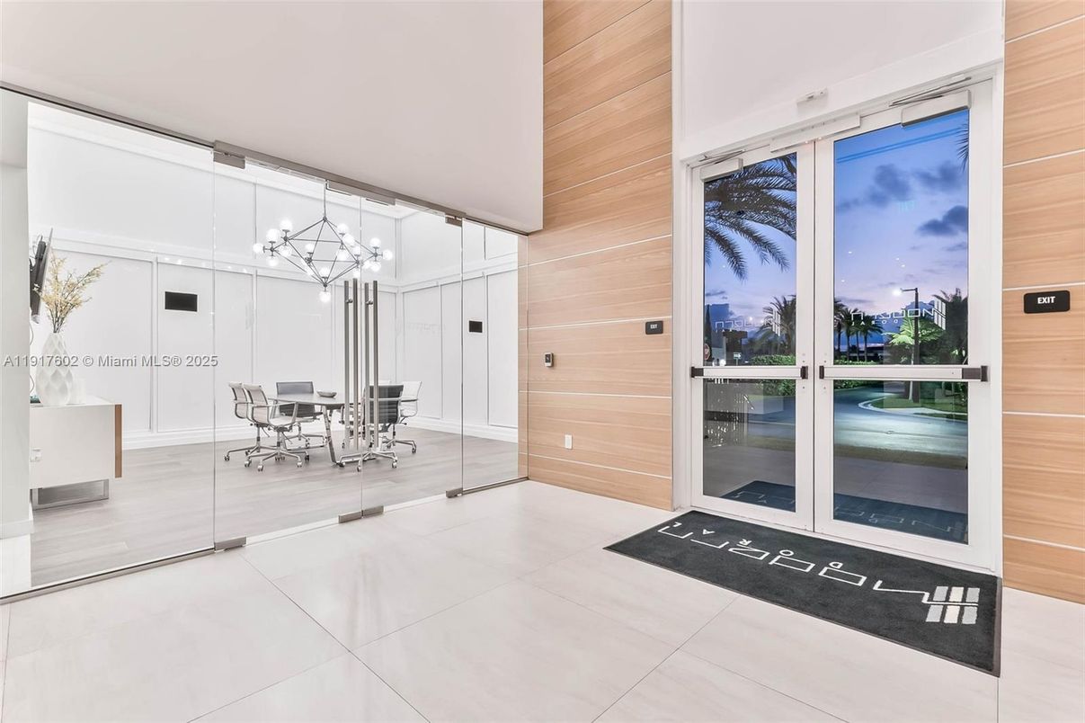 Interior, Pendant Lights, Wooden Walls