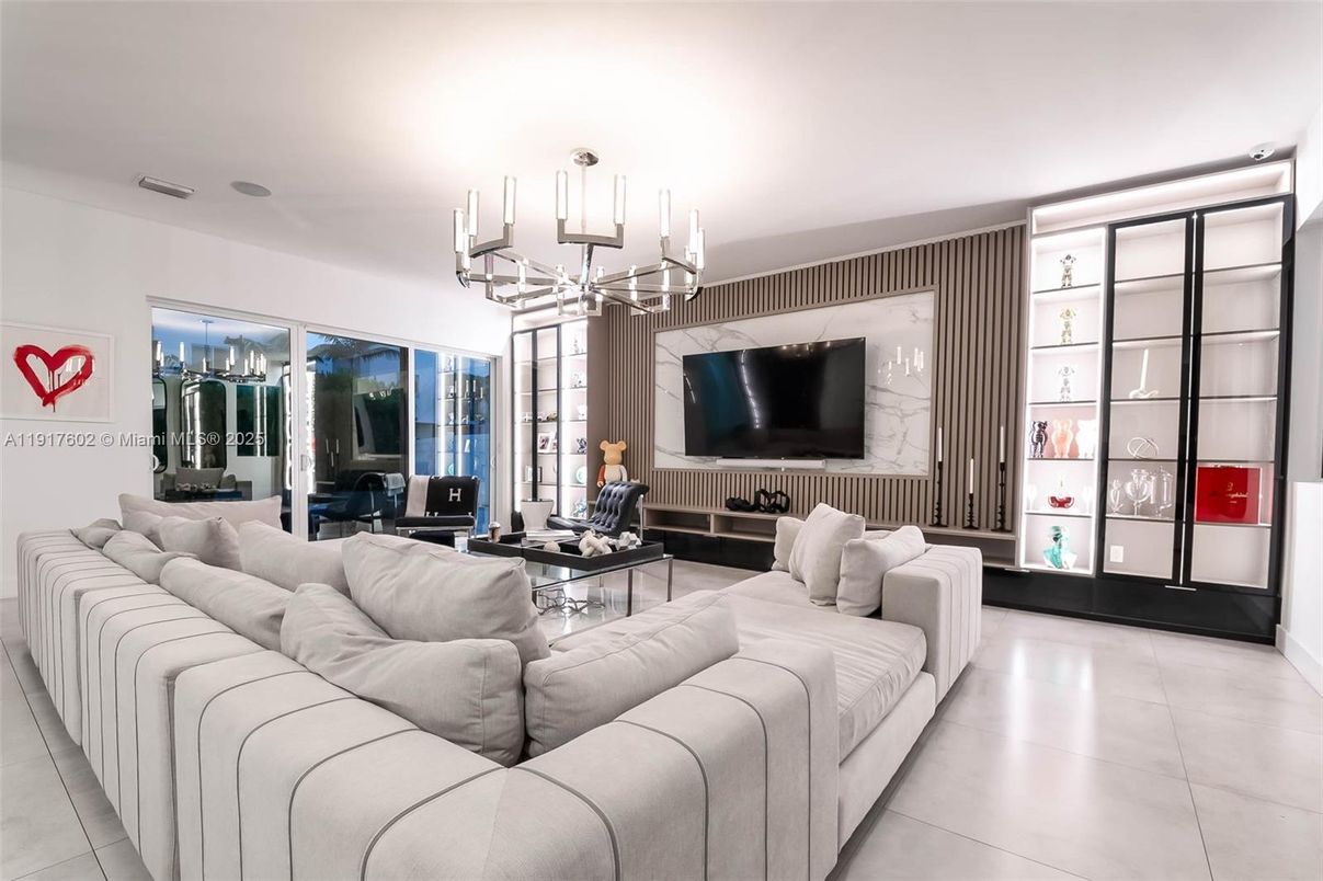 Chandelier, Interior, Living room