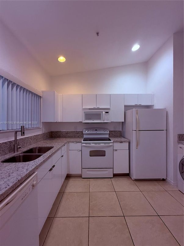 Interior, Kitchen, Recessed Lighting, Washer