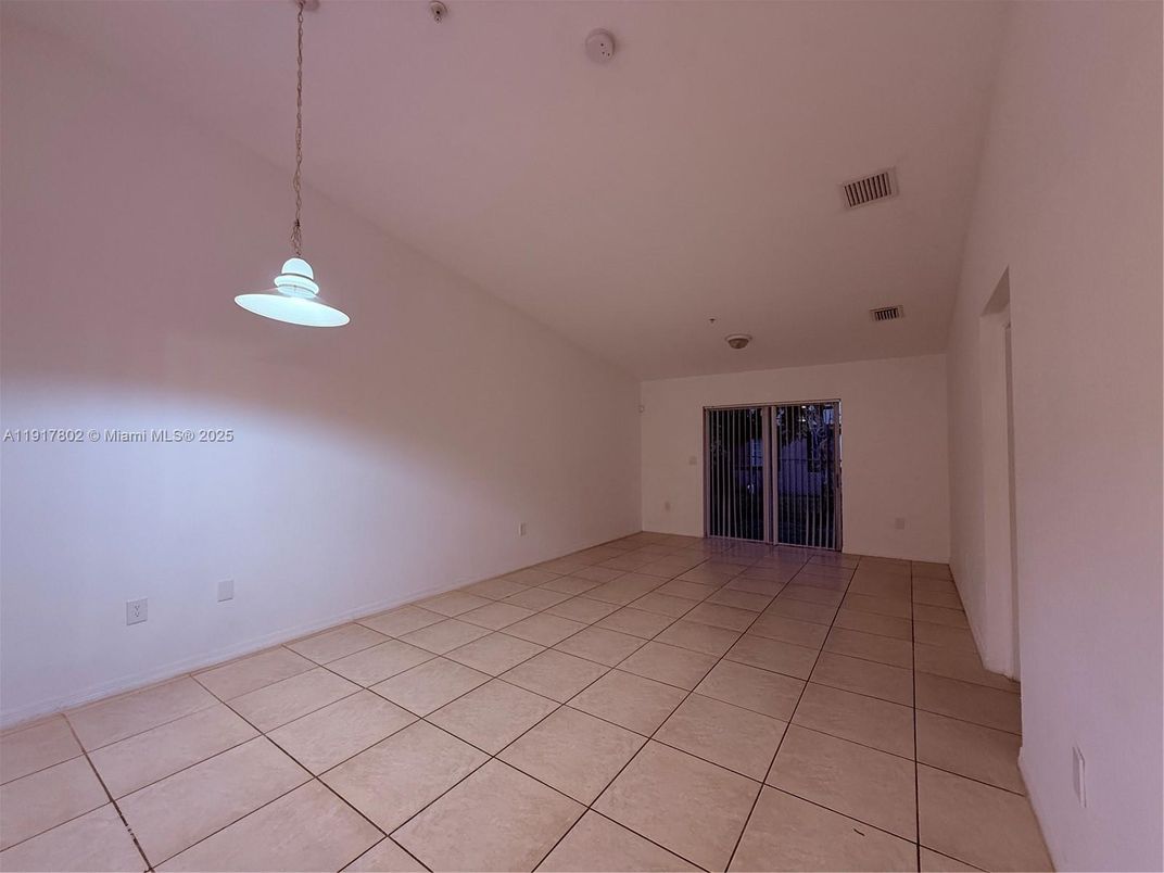 Empty room, Interior, Pendant Lights