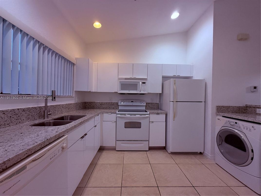 Interior, Kitchen, Recessed Lighting, Washer