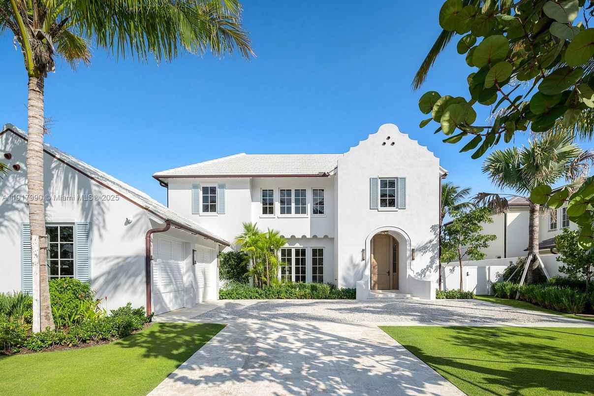 Attached, Exterior, Facade, Spanish Mediterranean