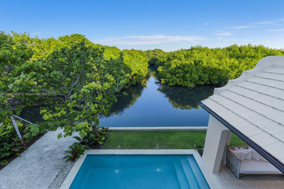 Exterior, Pool, Water