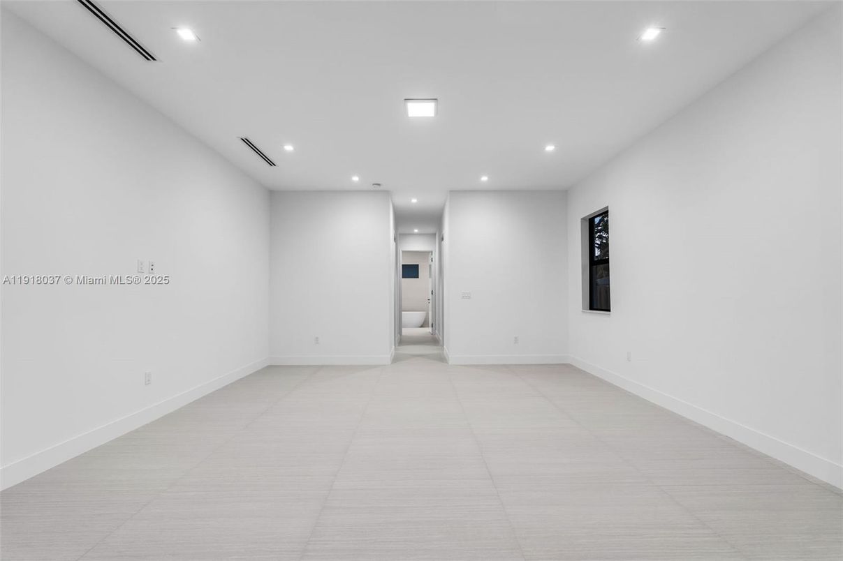 Empty room, Interior, Recessed Lighting