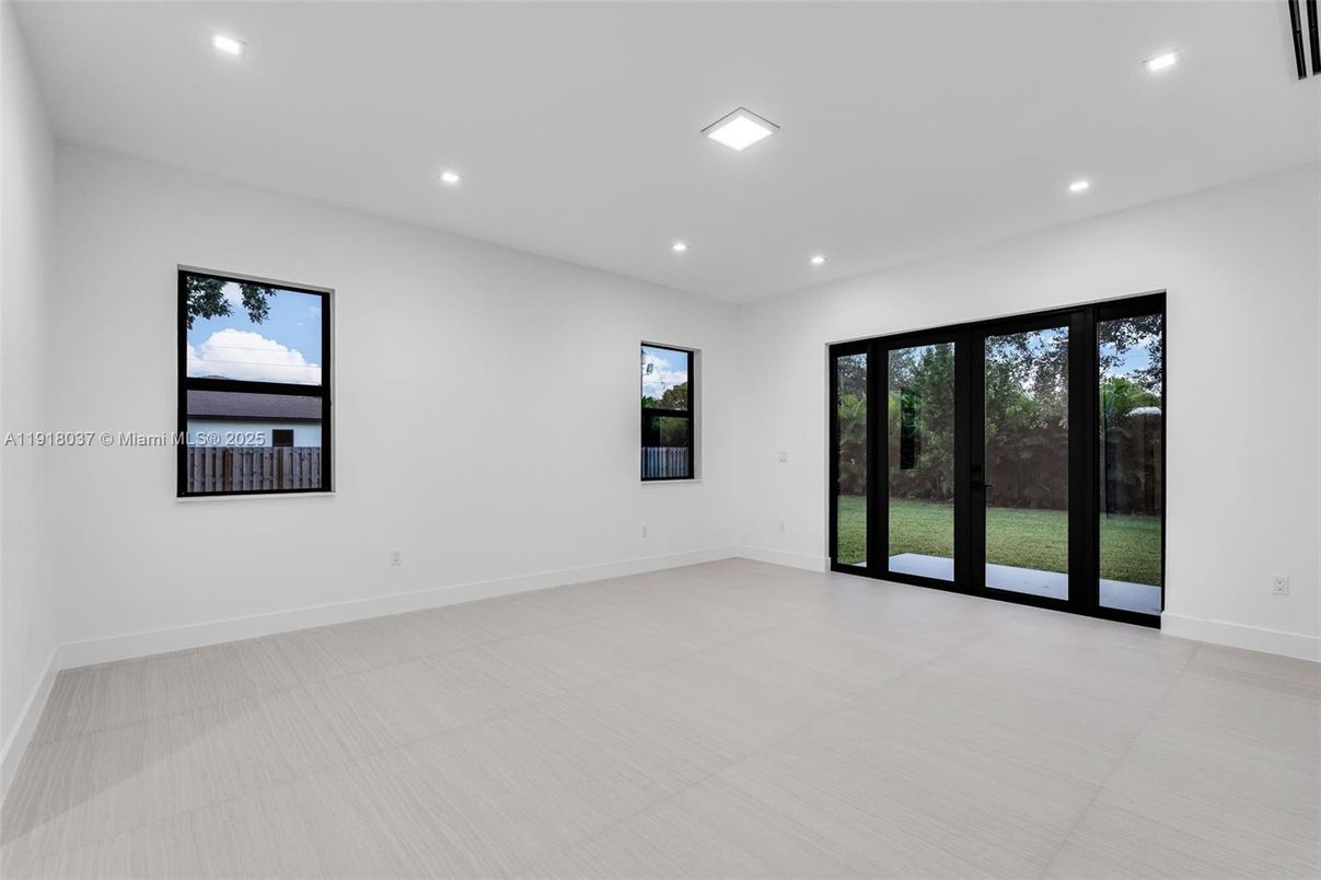 Empty room, Interior, Recessed Lighting