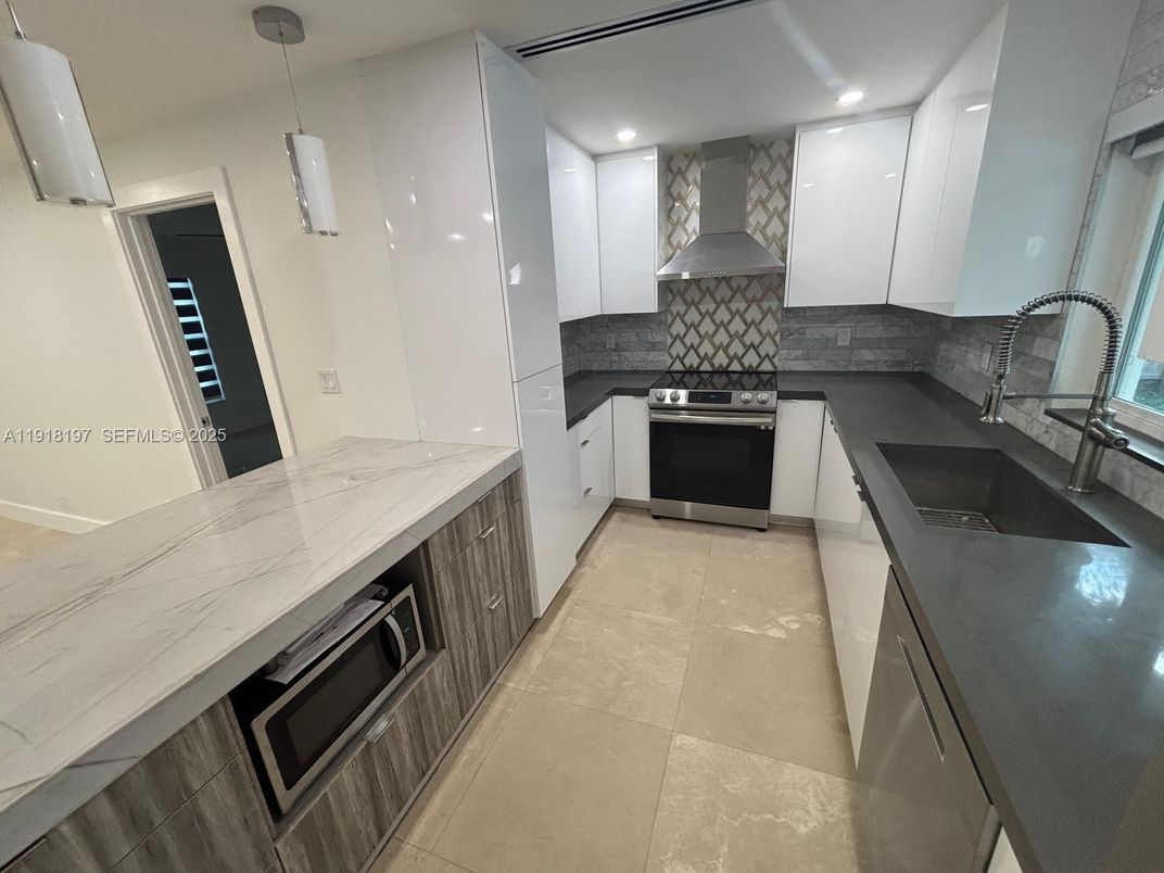 Interior, Kitchen, Pendant Lights, Recessed Lighting, Stainless Steel Appliances