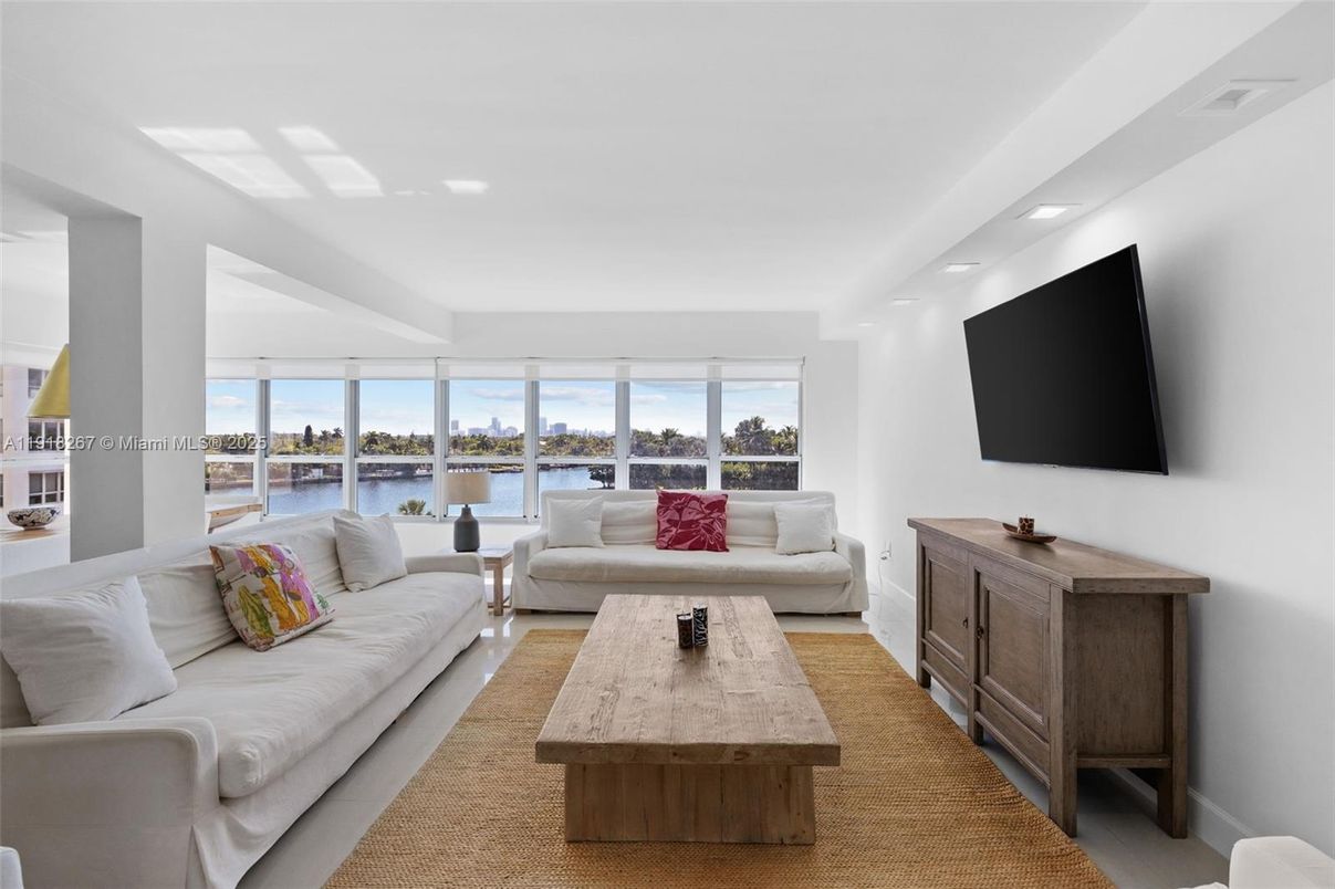 Interior, Living room, Recessed Lighting, Water