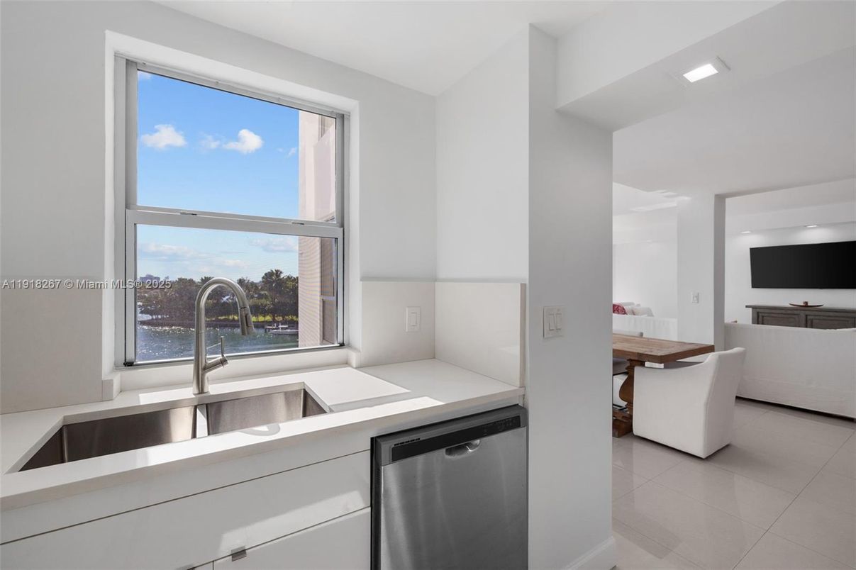 Dining room, Interior, Kitchen, Recessed Lighting