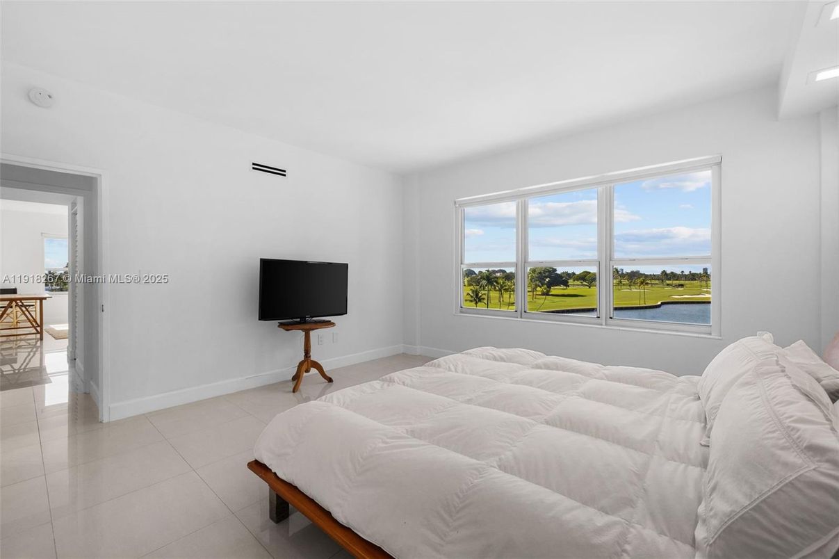 Bedroom, Interior, Water