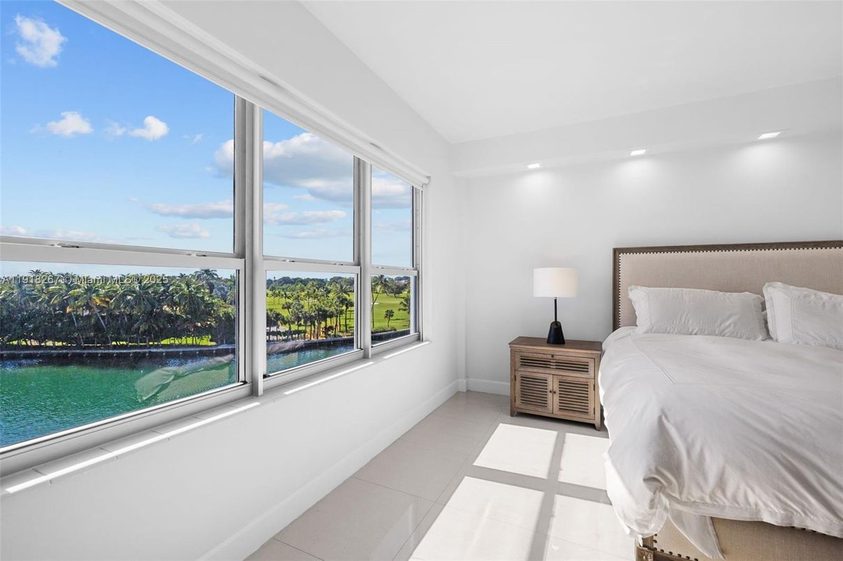 Bedroom, Interior, Recessed Lighting, Water