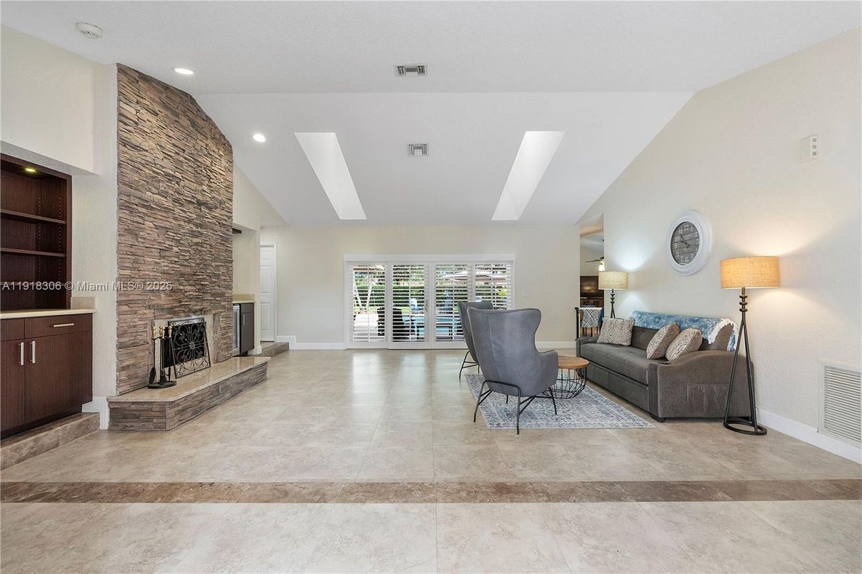 Fireplace, Interior, Living room, Recessed Lighting