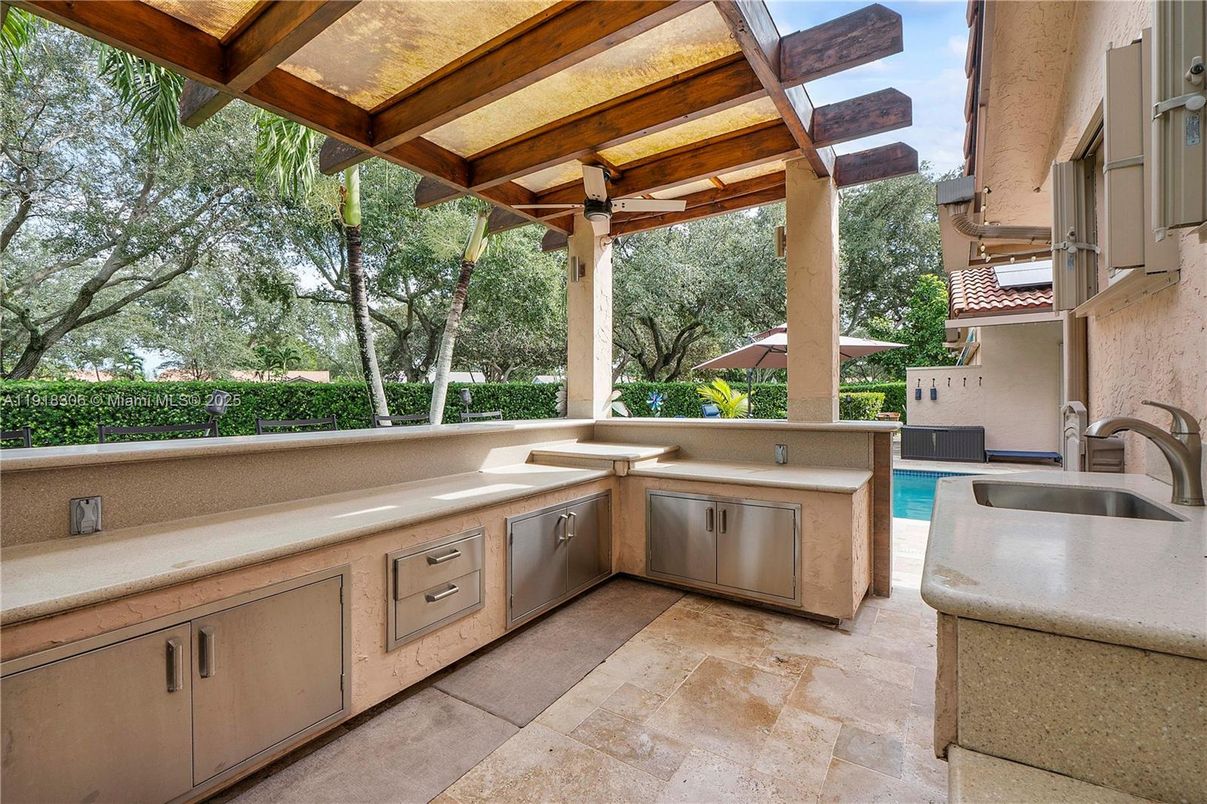 Exterior, Outdoor Kitchen