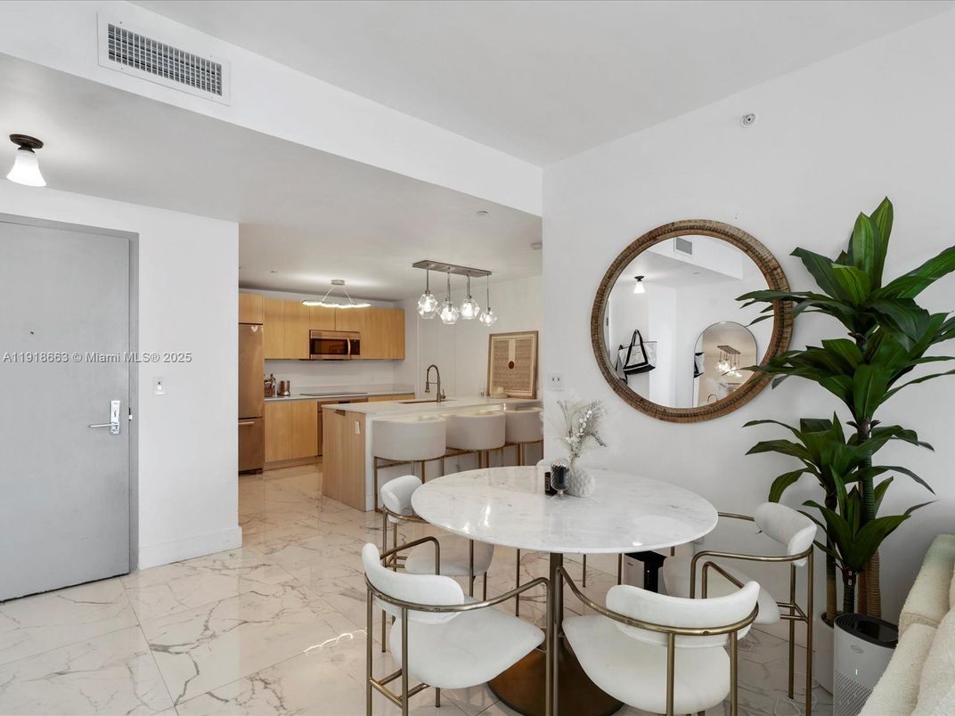 Dining room, Interior, Kitchen, Marble, Pendant Lights