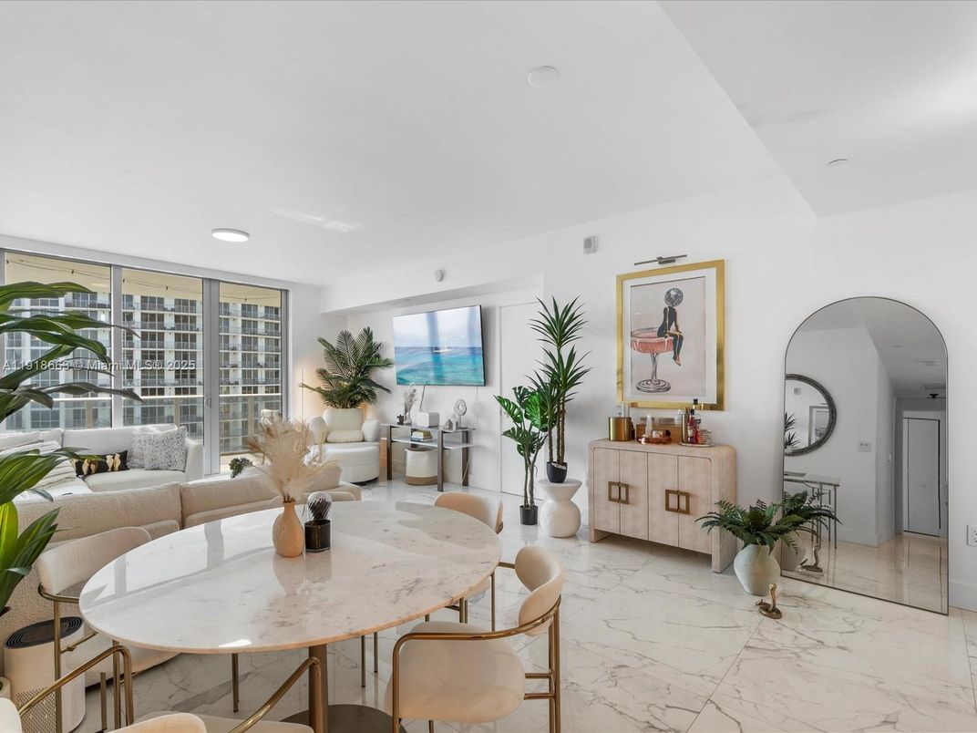 Dining room, Interior, Living room, Marble, Recessed Lighting, Water