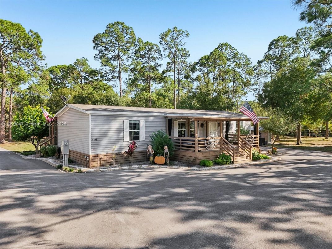 Exterior, Facade, None