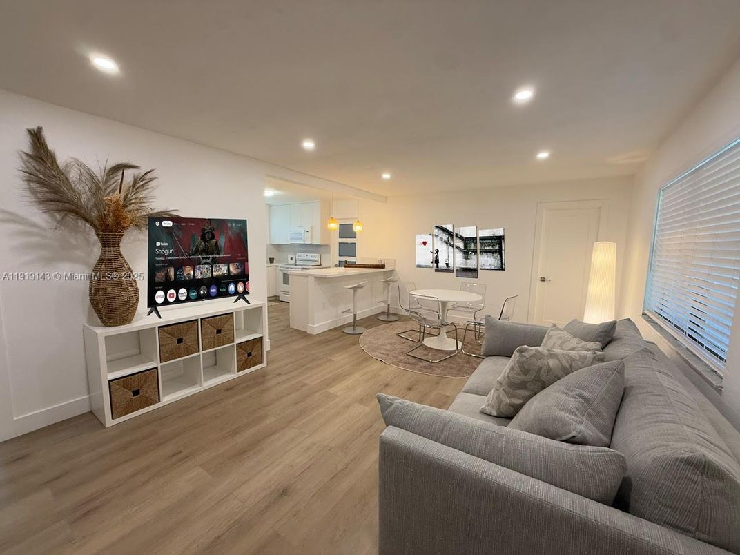 Interior, Kitchen, Living room, Recessed Lighting, Wood Texture Flooring