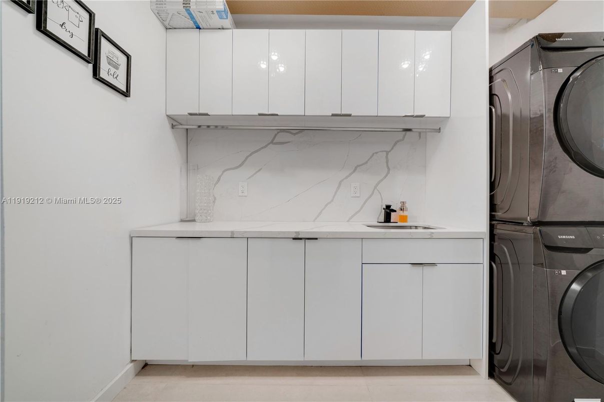 Interior, Marble Walls, Washer