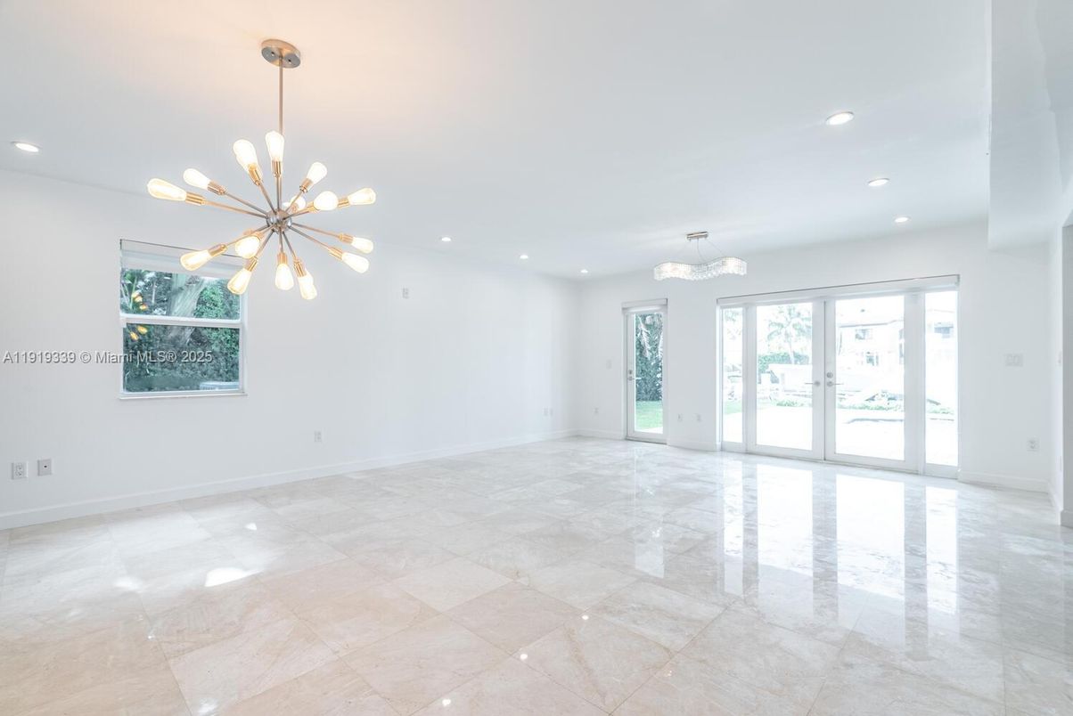 Empty room, Interior, Pendant Lights, Recessed Lighting
