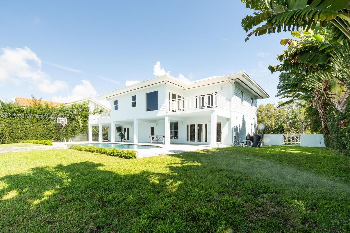 Backyard, Exterior, Pool