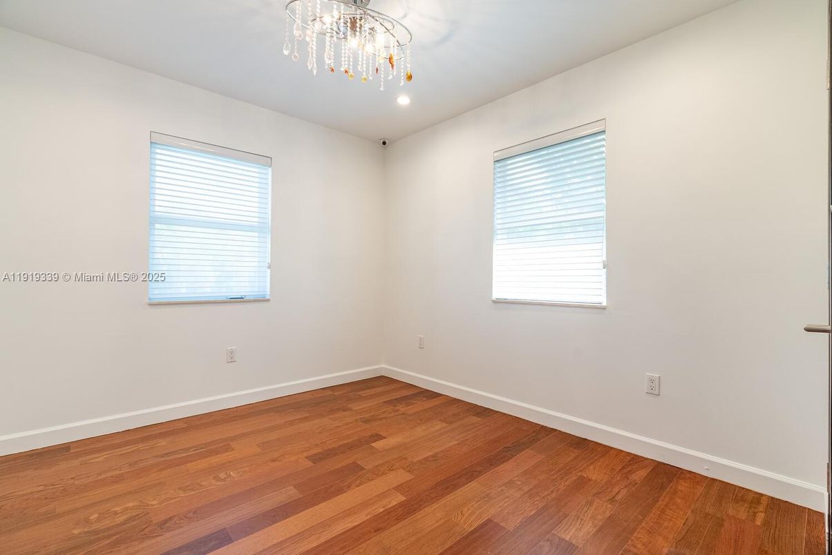 Chandelier, Empty room, Interior, Wood Texture Flooring