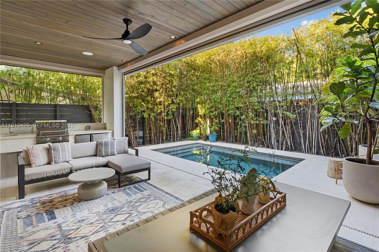 Exterior, Outdoor Kitchen, Pool