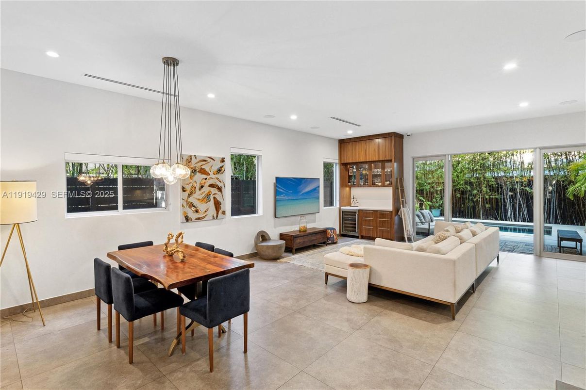 Dining room, Interior, Living room, Pendant Lights, Recessed Lighting