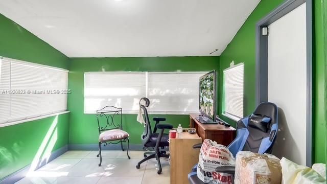 Home Office, Interior