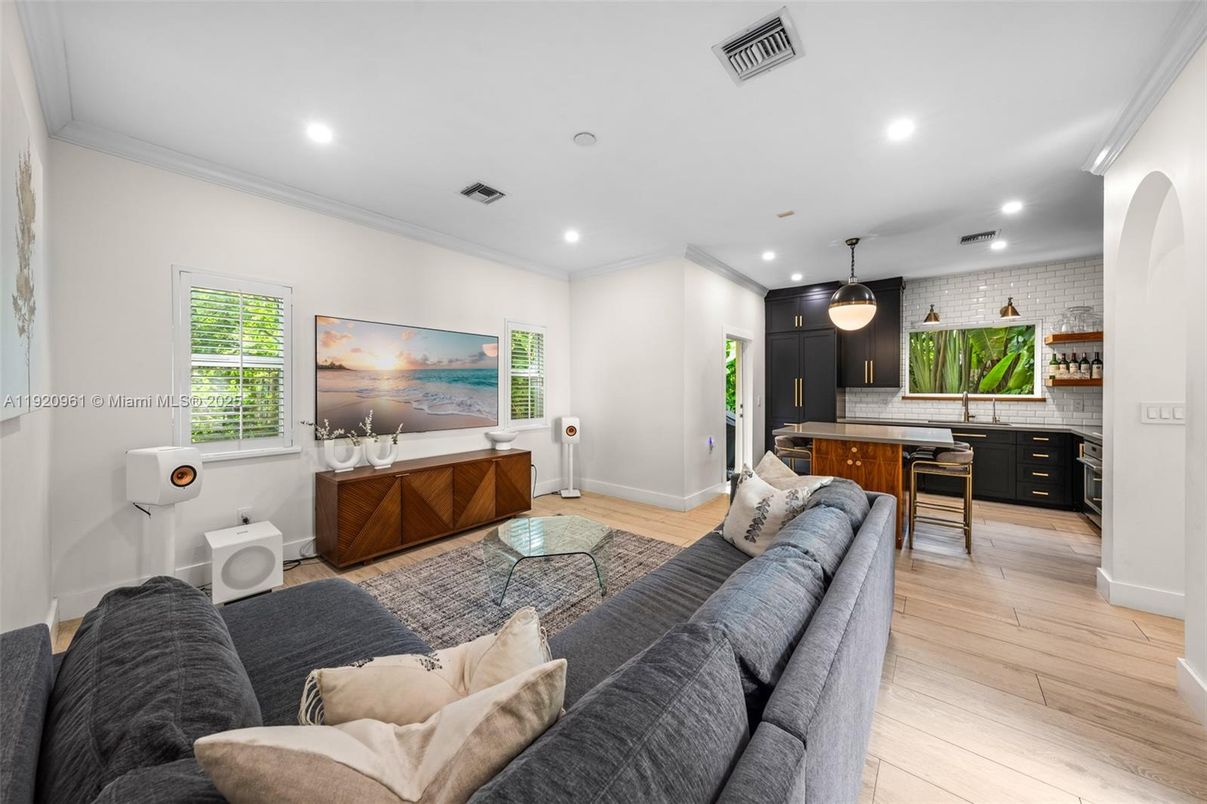 Interior, Living room, Pendant Lights, Recessed Lighting, Wood Texture Flooring