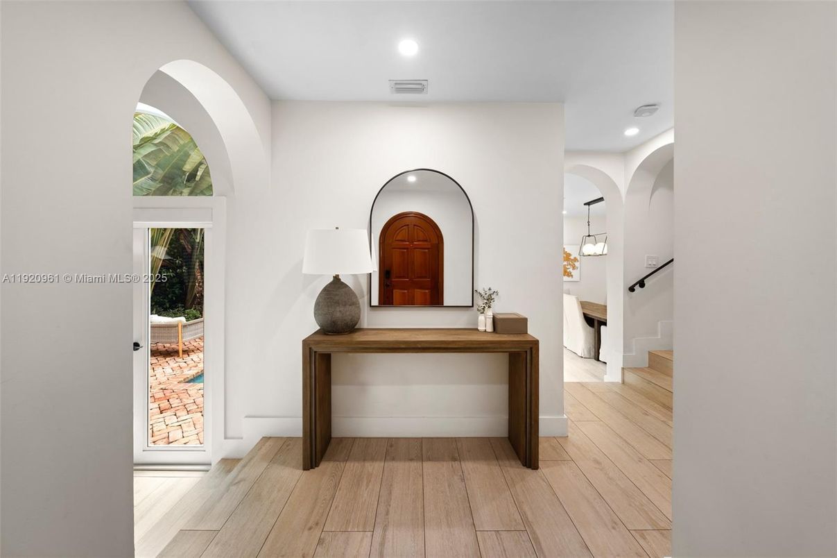 Interior, Pendant Lights, Recessed Lighting, Wood Texture Flooring
