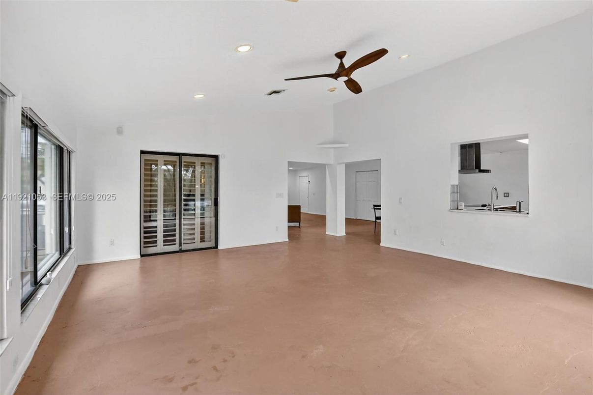 Empty room, Interior, Recessed Lighting