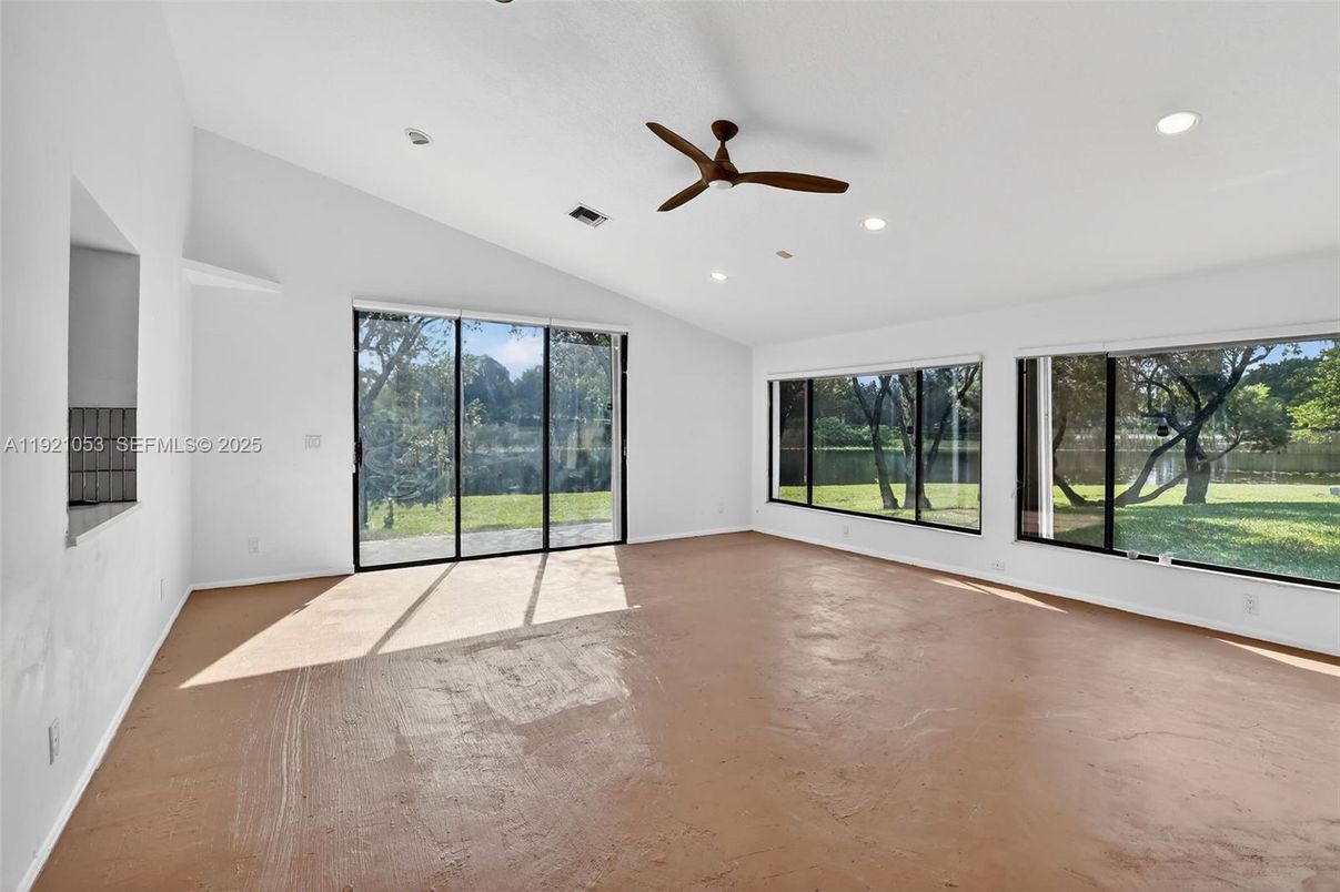 Empty room, Interior, Recessed Lighting