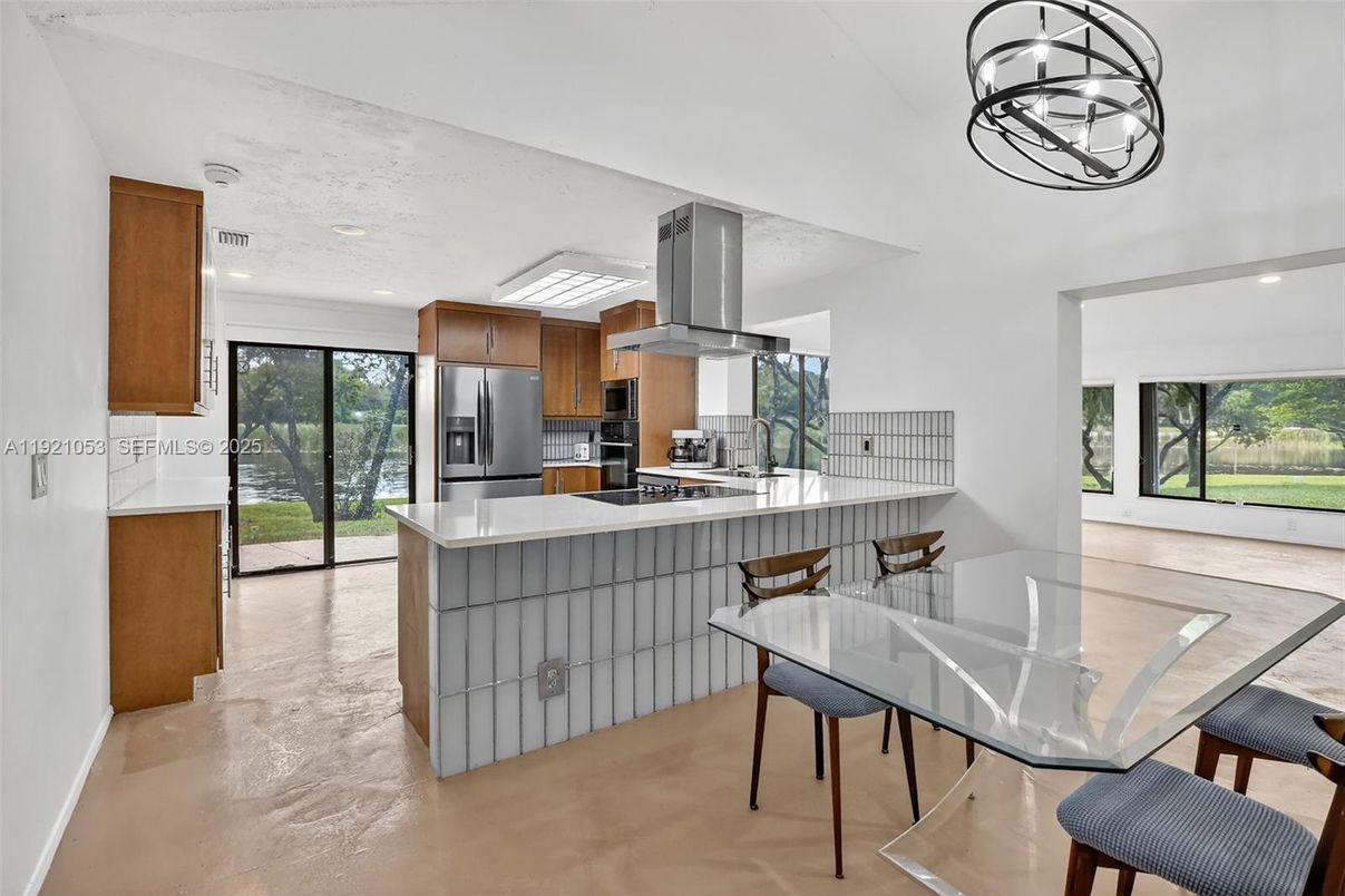 Dining room, Interior, Kitchen, Pendant Lights, Recessed Lighting, Stainless Steel Appliances