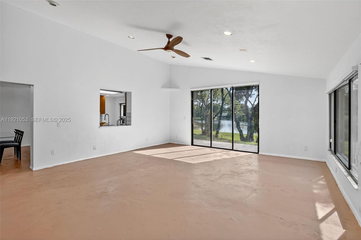 Empty room, Interior, Recessed Lighting