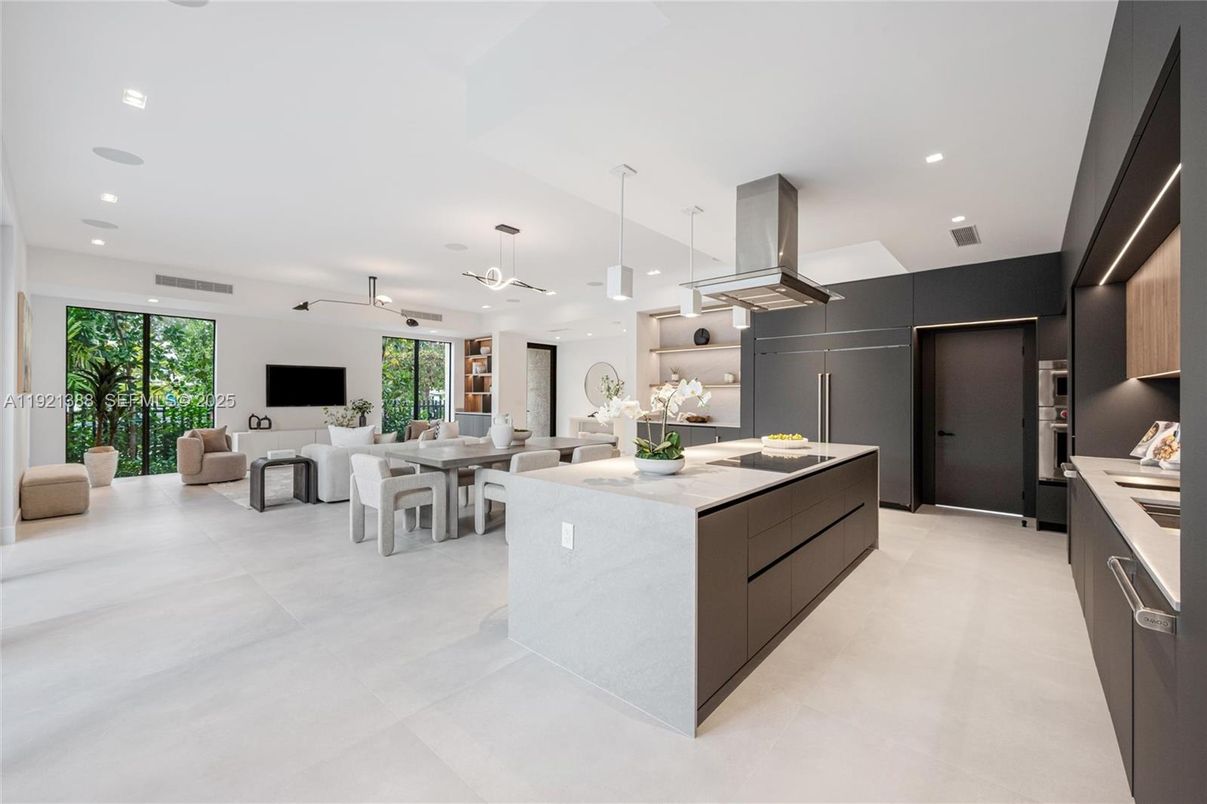 Dining room, Interior, Kitchen, Living room, Pendant Lights, Recessed Lighting, Stainless Steel Appliances