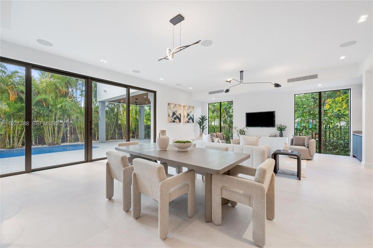 Dining room, Interior, Living room, Pendant Lights, Recessed Lighting