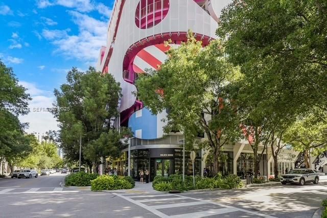 Exterior, Facade, None