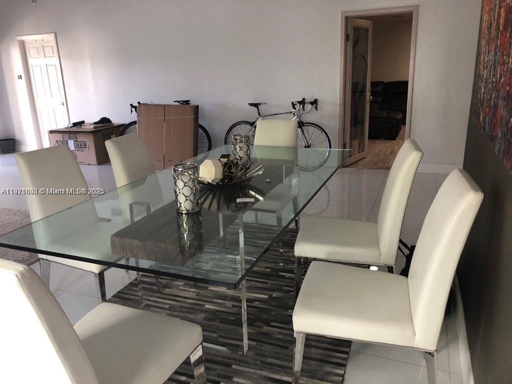 Dining room, Interior