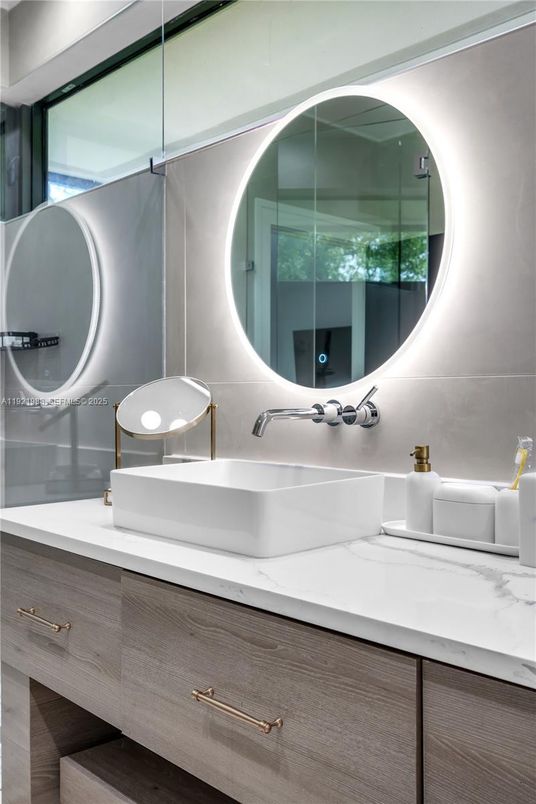 Bathroom, Dual Sink Vanities, Interior